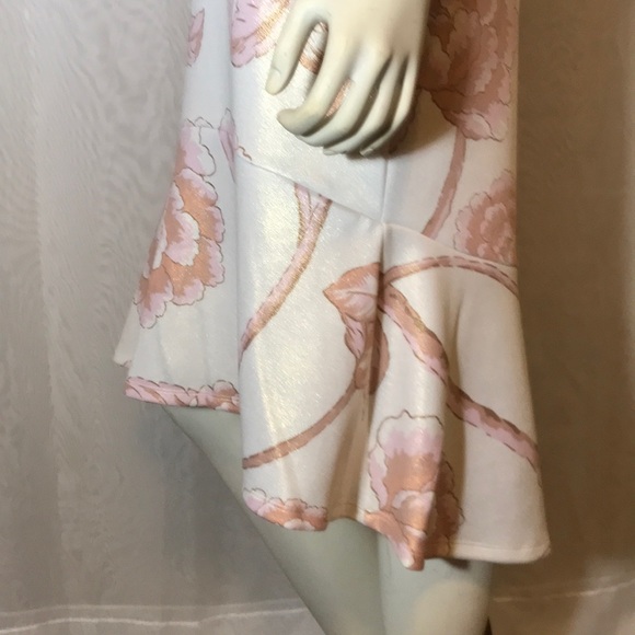 NWT, Enfocus studio shimmery floral dress. Size 6 - Picture 4 of 9